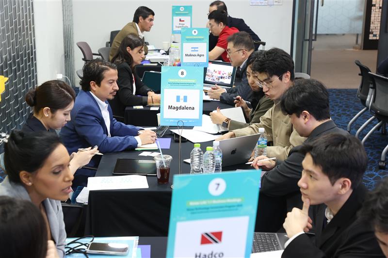 One-on-one business meeting between 10 LAC participants and 80 Korean companies seeking opportunities for collaboration.