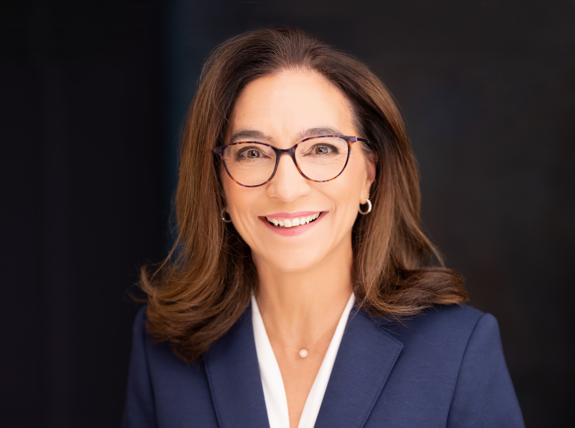 Stacy Swann, Directora General de la División de Financiamiento Mixto