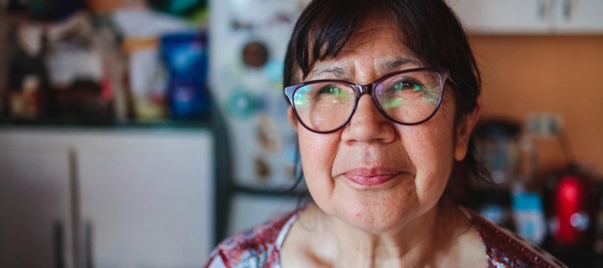 Imagen de una mujer chilena de mediana edad