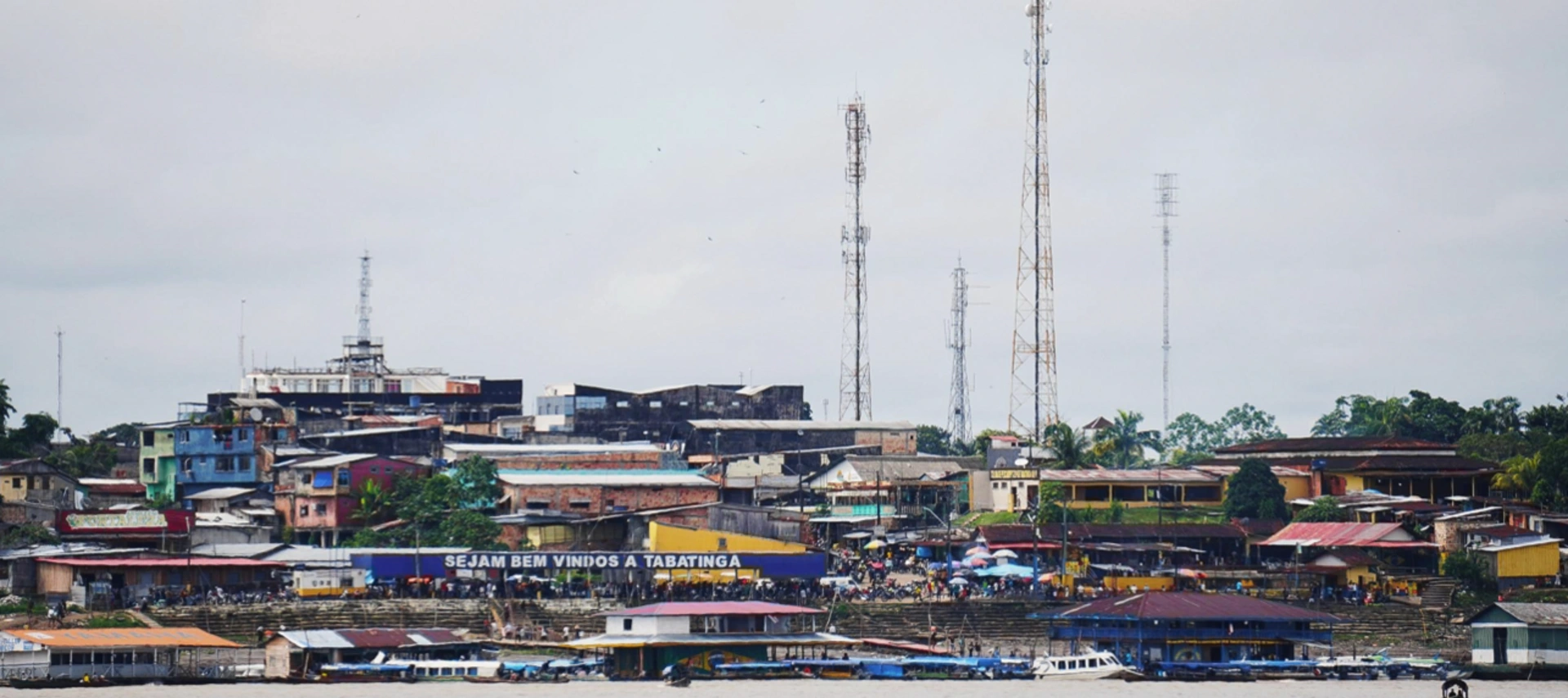 Foto de la ciudad de Tabatinga ciudad en Brasil sobre el río amazonas al oeste de la Amazonia