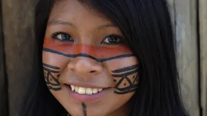 Una joven indígena de la Amazonía