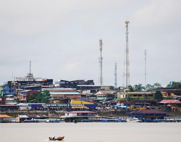 Foto de la ciudad de Tabatinga ciudad en Brasil sobre el río amazonas al oeste de la Amazonia