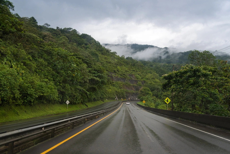 Image of a road in Colombia