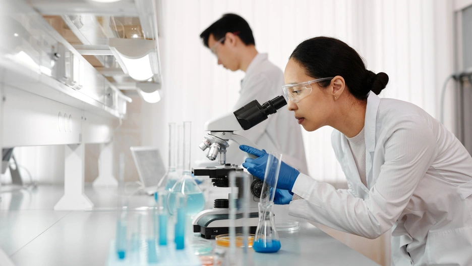 Image of medical researchers at a lab