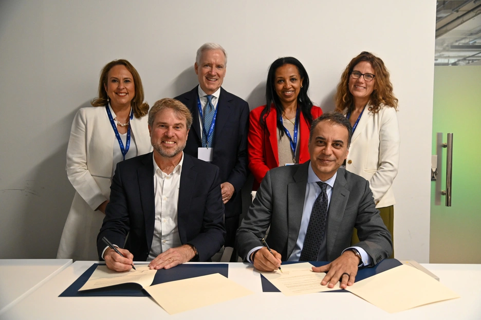 people signing a contract