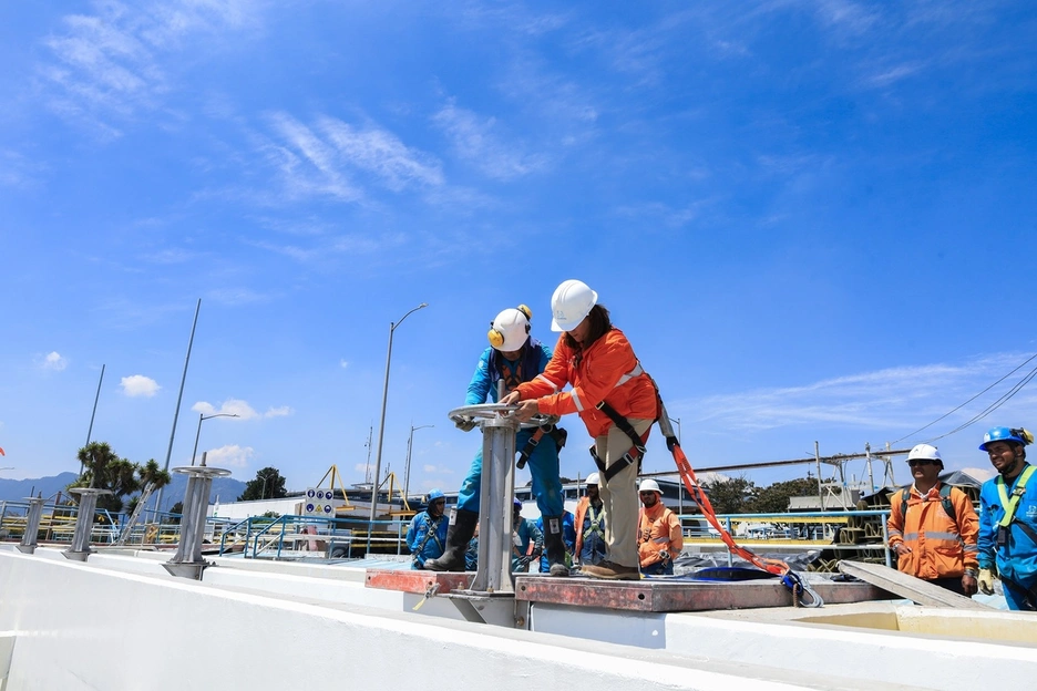 Image of public water system works in Bogotá