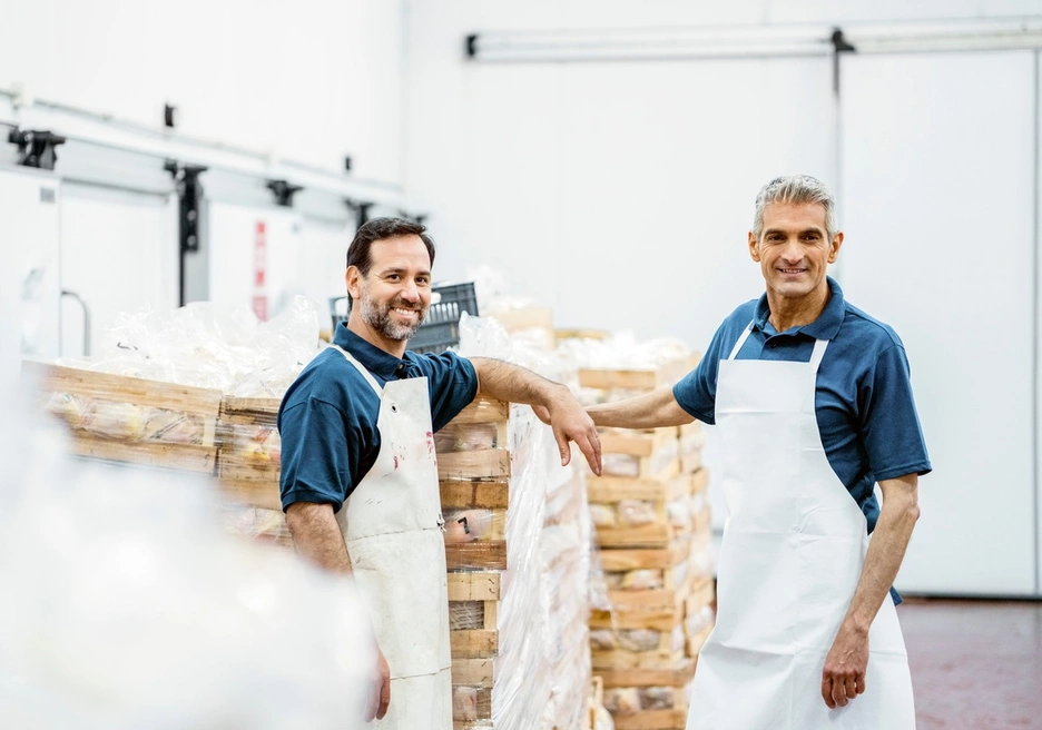 Dos empleados en una pyme 